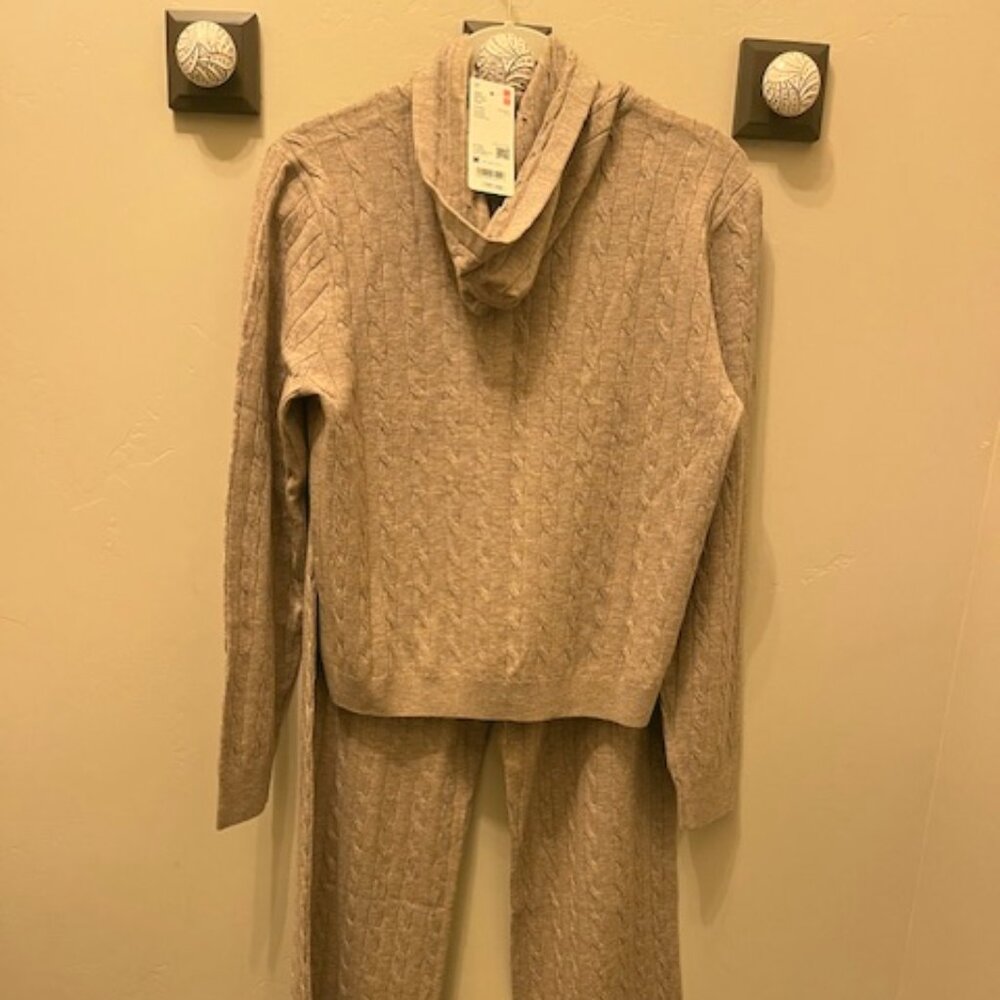 UNIQLO Two-Piece Cable Knit Pant/Sweater Hoodie Set - BEIGE - MED - NWT - Picture 12 of 16